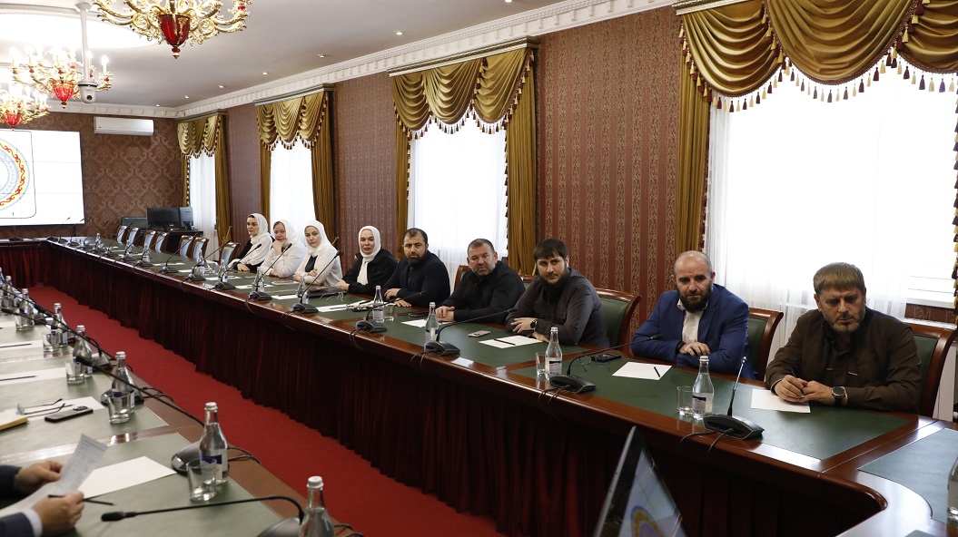 Вице-премьер Правительства ЧР – министр труда, занятости и социального развития ЧР Усман Баширов провел рабочее совещание с аппаратом управления ведомства.