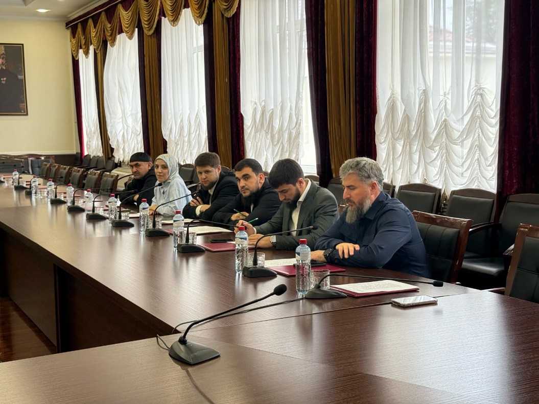 Завотделением профилактики безнадзорности несовершеннолетних Гудермесского ЦСПСиД приняла участие в заседании Комиссии по делам несовершеннолетних.