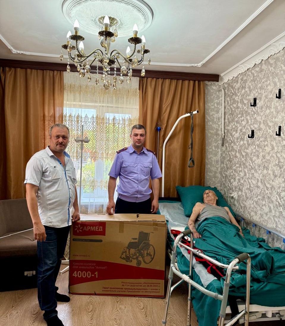 Специалисты ГБУ “КЦСОН” Наурского района проводят работу по организации предоставления срочных социальных услуг