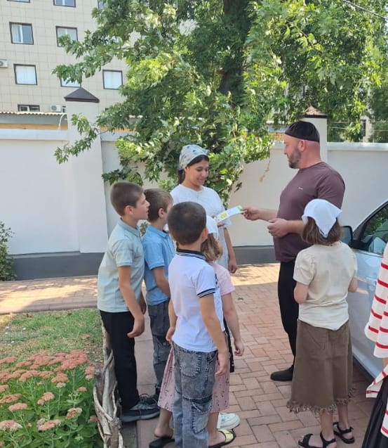 Воспитатели ГБУ “Ахматовский С-РЦН” провели с детьми акцию по ПДД  “Соблюдай ПДД – не окажешься в беде!».