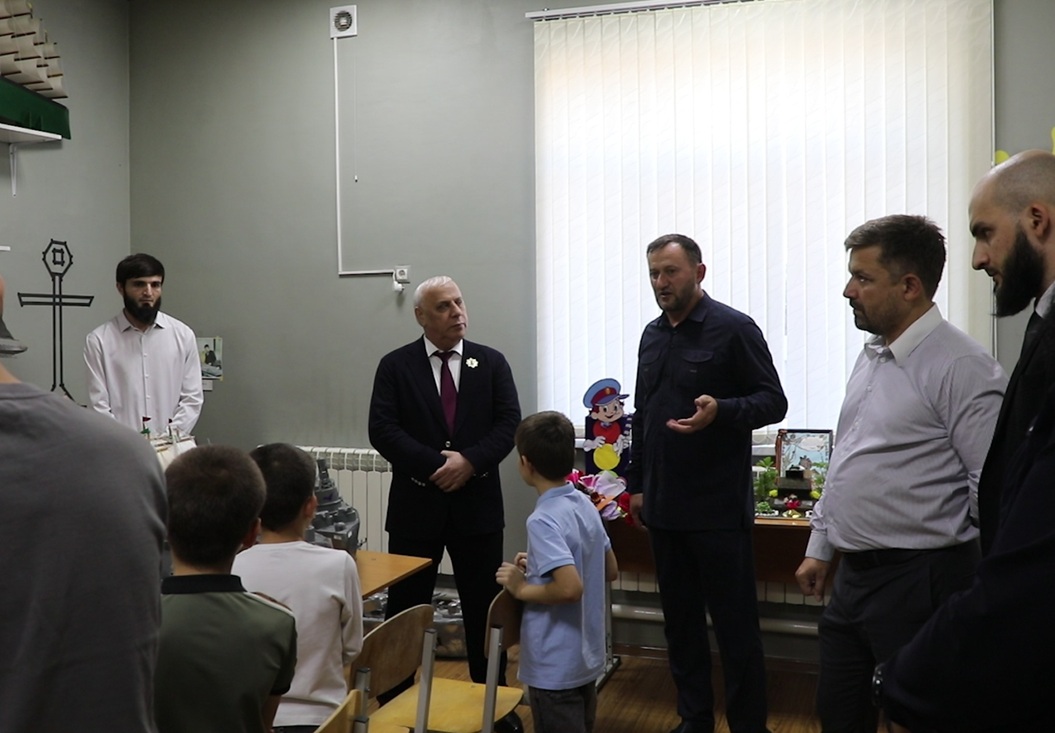 Заместитель председателя Правительства ЧР — министр Усман Баширов с рабочей инспекцией посетил Ахматовский социально-реабилитационный центр для несовершеннолетних.
