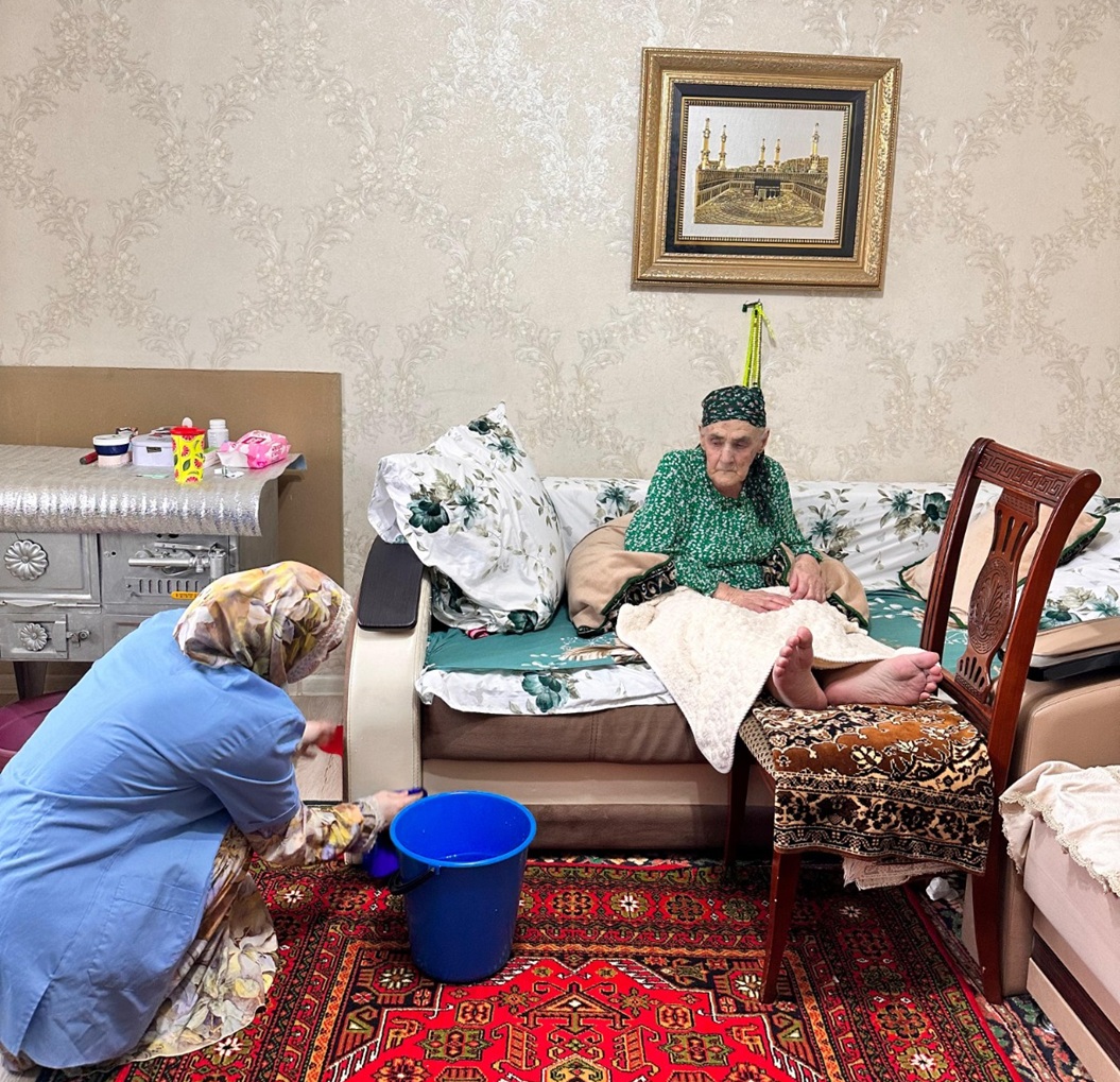 Работники ГБУ «КЦСОН» Ачхой-Мартановского района ежедневно совершают десятки визитов к своим подопечным