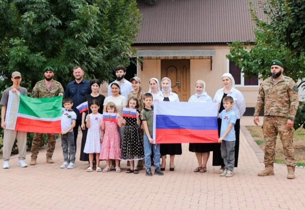 В гостях у воспитанников ГБУ «Ахматовский С-РЦН» побывали представители 94 полка войск национальной гвардии РФ