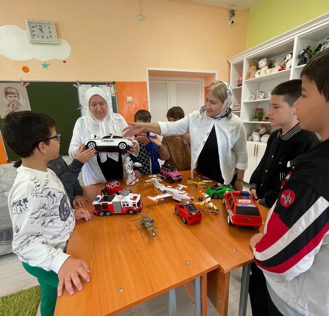 В ГБУ “Ахматовский С-РЦНх” накануне прошла увлекательная познавательная сессия, посвященная миру транспорта.