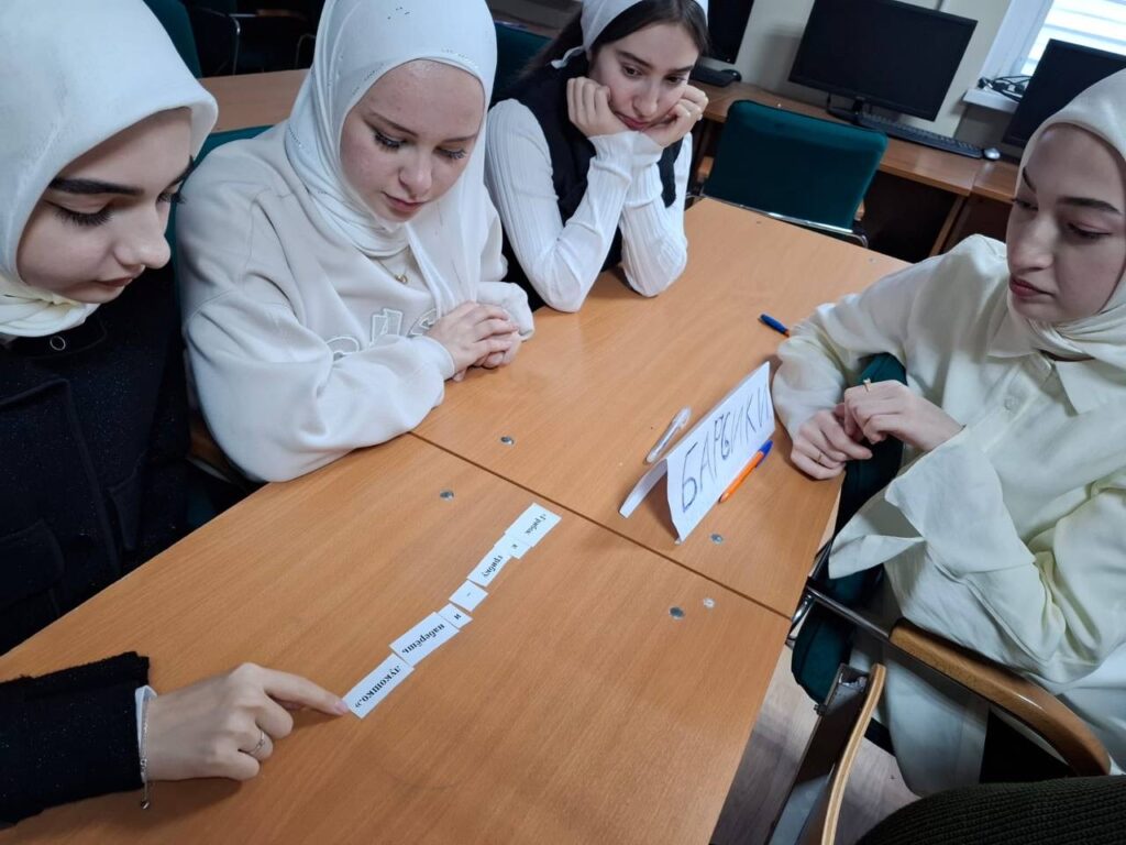 В Гуманитарно-педагогическом колледже ЧГПУ прошла интеллектуальная игра «Естествознание: и в шутку, и всерьез»