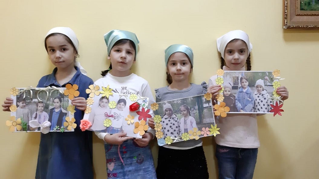 В ГБУ “ЦСРОН ” г. Шелковская прошло занятие по декоративно-прикладному творчеству: “Фоторамка”.