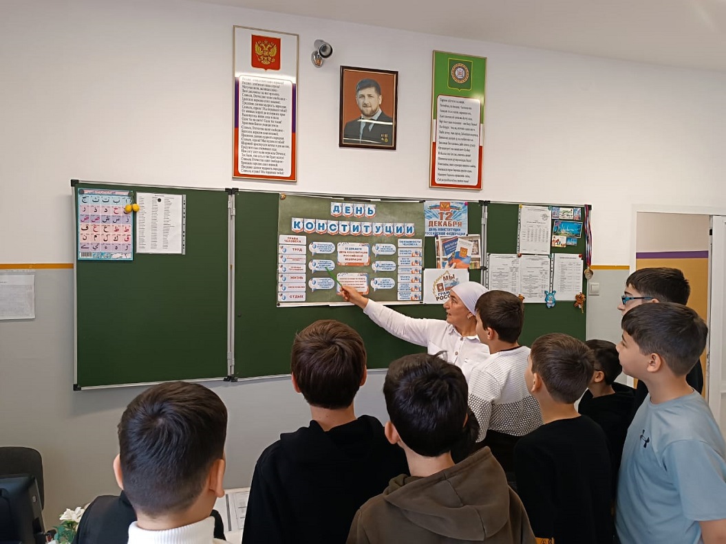В ГБУ “Ахматовский С-РЦН” провели познавательный урок для средней группы мальчиков.