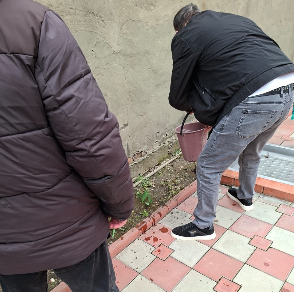 В рамках реализации программ адресной социальной помощи специалисты ГБУ «КЦСОН» Байсангуровского района г. Грозного посетили на дому Пискаева Сайдина