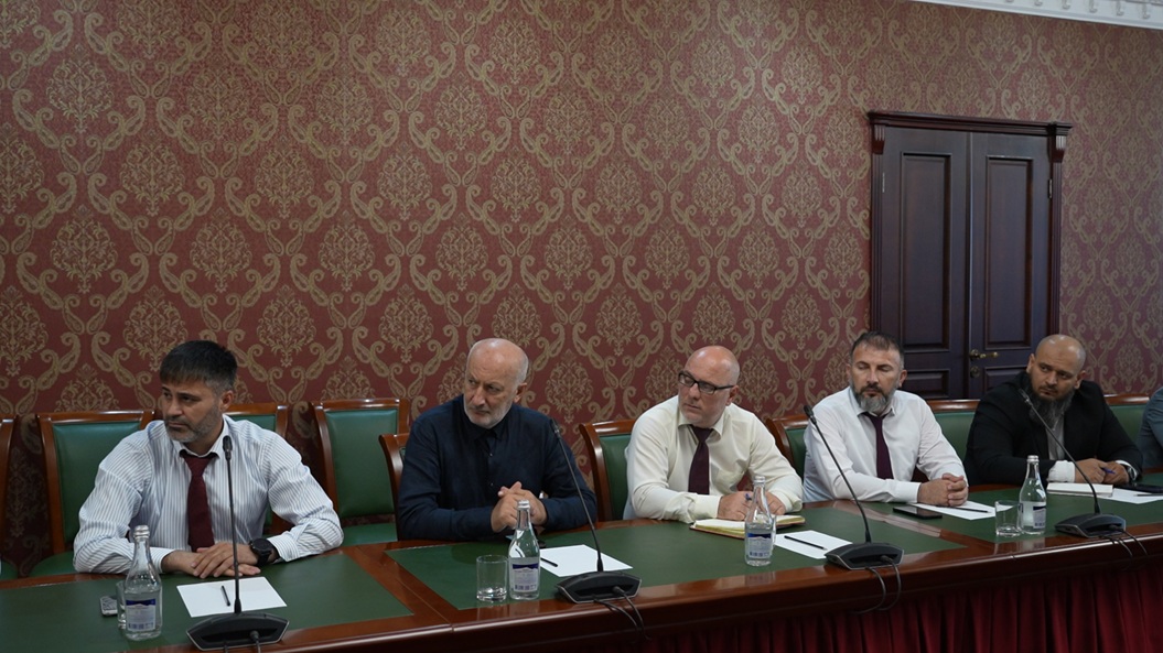 В Минтруда ЧР Усман Баширов провел совещание с Аппаратом управления
