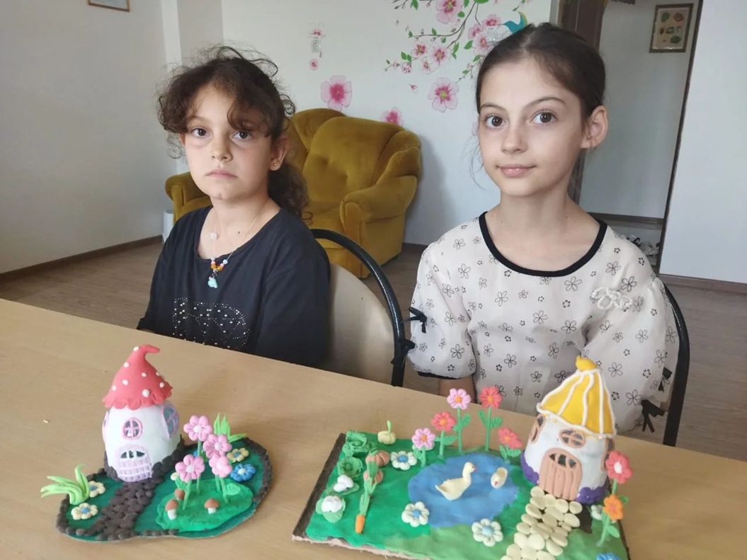 Занятие «Волшебный мир поделок», прошедшее в ГБУ «Гвардейский С-РЦН» стало для воспитанников настоящим путешествием в мир творчества