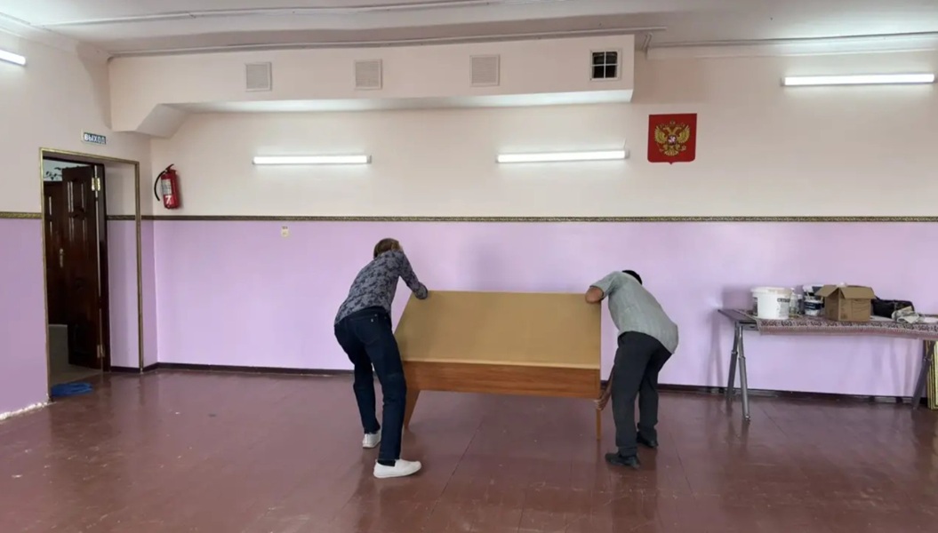 В рамках исполнения поручения Усмана Баширова в ГБУ “Курчалоевский ЦСПСиД” проводится косметический ремонт