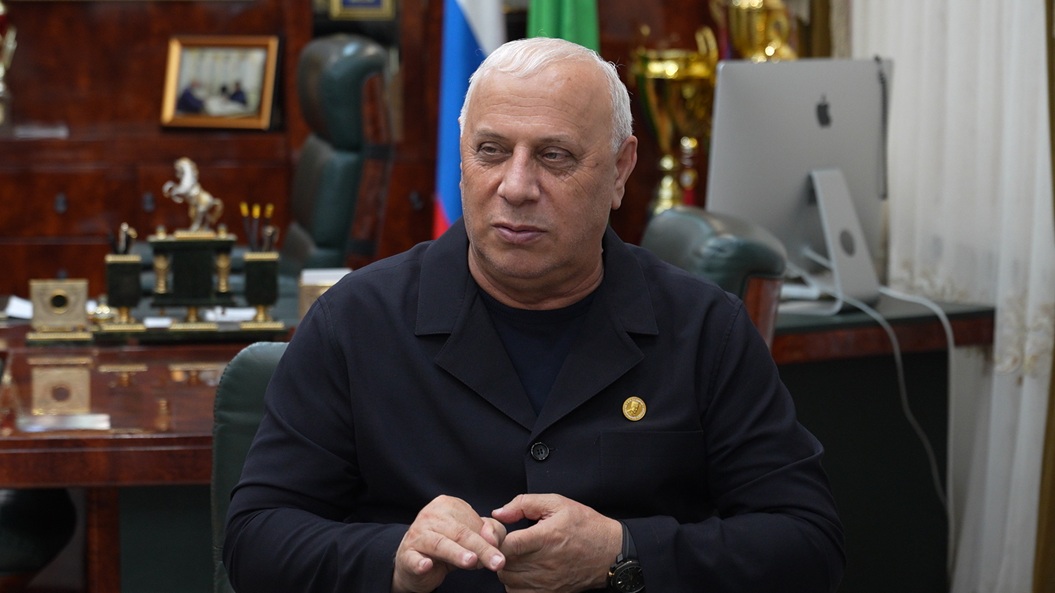 Заместитель Председателя Правительства ЧР — Министр Усман Баширов провел встречу с дочерью участника СВО Камилой Тавгиреевой