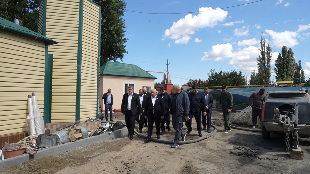 Усман Баширов посетил с инспекцией Центр социальной помощи семье и детям в Гудермесе.