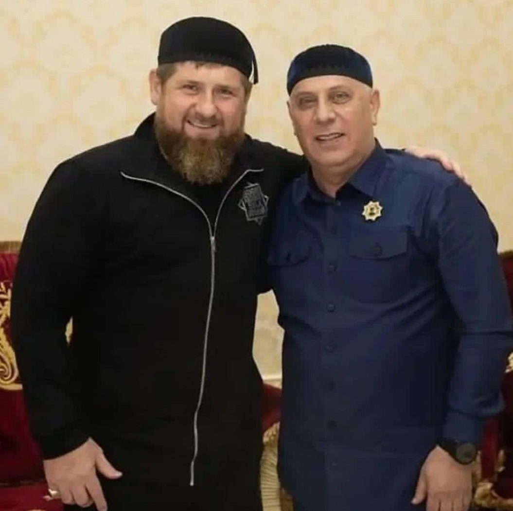 Усман Баширов на страницах соцсетей поздравил Главу ЧР, Героя России Р.А. Кадырова с Днем рождения.