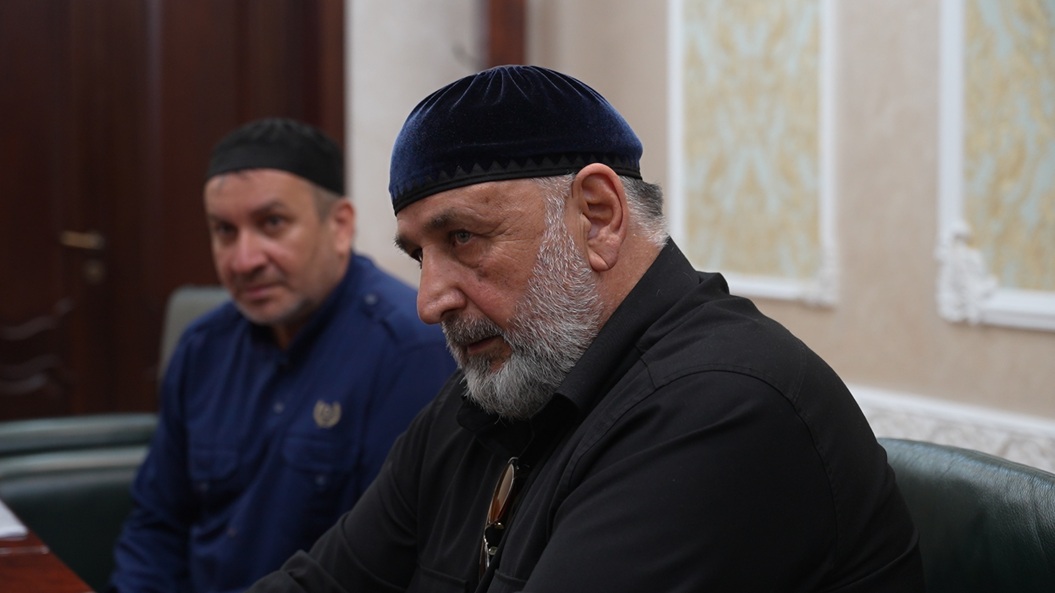 Усман Баширов провёл встречу с руководителем РОО «Союз ветеранов войн и труда ЧР» Майрбеком Исмаиловым.