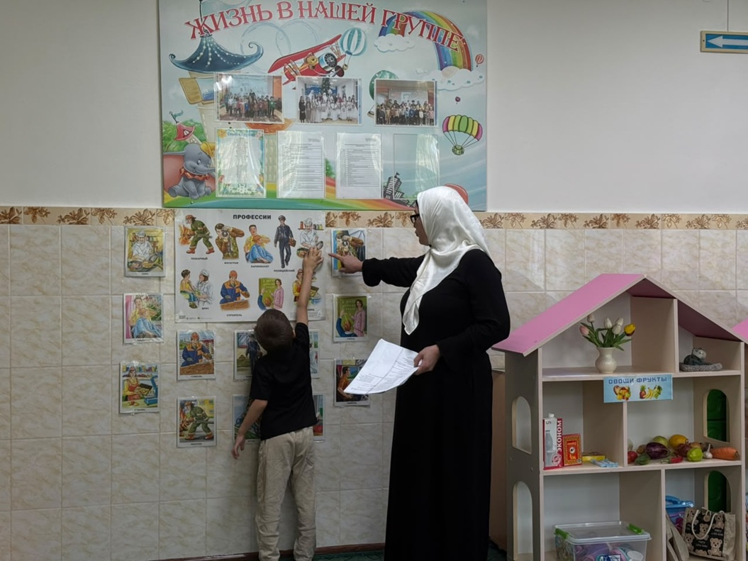 В ГБУ “ЦСРОН” г. Шелковская с воспитанниками говорили о профессиях.
