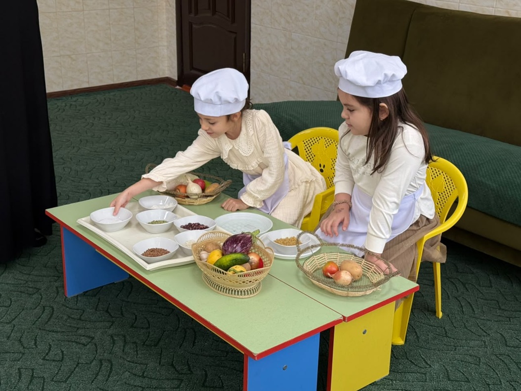 В ГБУ “ЦСРОН” г. Шелковская с воспитанниками говорили о профессиях.