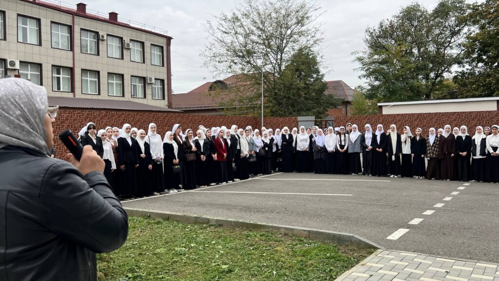 В Гуманитарно-педагогическом колледже ЧГПУ прошли «Разговоры о важном»
